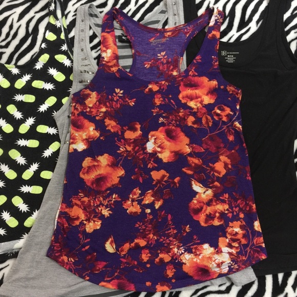 All 4 tank tops lot / set / bundle - Picture 6 of 7